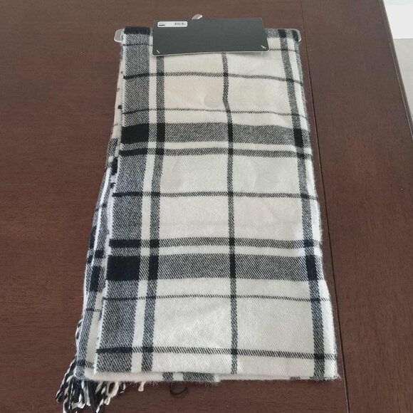 Steve Madden Pom Beanie and Scarf Set - Picture 3 of 9